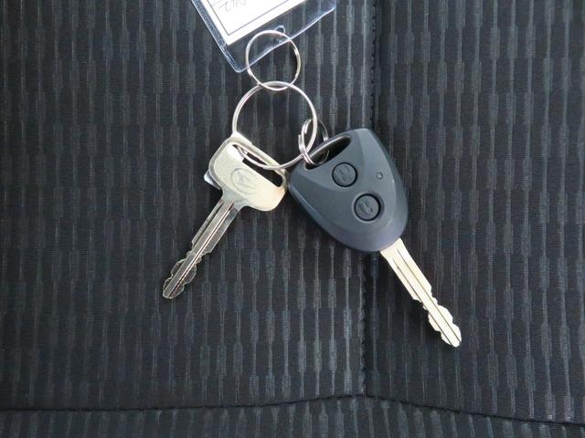 ハイゼットカーゴDX 2WD CVT マニュアルエアコン 1年間無料保証アイドリングストップ コーナーセンサー キーレスエントリーシステム 衝突安全ボディ 1オーナー車 両側スライドドア オートライト 記録簿 ABS レベリング AM/FMラジオ パワーウィンドウ(三重県)の中古車