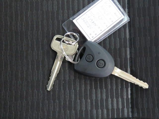 ハイゼットカーゴＤＸ　　　２ＷＤ　ＣＶＴ　キーレスエントリー　１年間無料保証コーナーセンサー　アイドリングストップ　マニュアルエアコン　レベリング　パワーウィンドウ　ＡＭ／ＦＭラジオ　衝突安全ボディ　１オーナー車　両側スライドドア　オートライト　記録簿　ＡＢＳ（三重県）の中古車