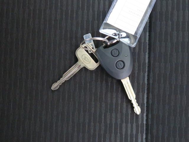 ハイゼットカーゴＤＸ　　　２ＷＤ　ＣＶＴ　マニュアルエアコン　１年間無料保証コーナーセンサー　アイドリングストップ　キーレスエントリーシステム　衝突安全ボディ　１オーナー車　両側スライドドア　オートライト　記録簿　ＡＢＳ　レベリング　パワーウィンドウ　ＡＭ／ＦＭラジオ（三重県）の中古車