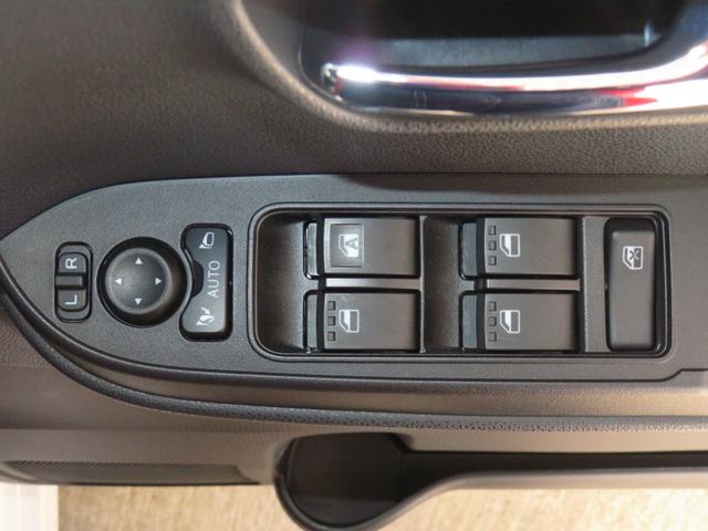 タントカスタムＸ　　　　　　両側パワースライドドア　１年間無料保証電動パーキングブレーキ　コーナーセンサー　キーフリー　運転席・助手席シートヒーター　オートエアコン　１オーナー　アイドリングＳ　展示車　電動格納式ミラー　バックカメラ　ＬＥＤヘッドライト（三重県）の中古車