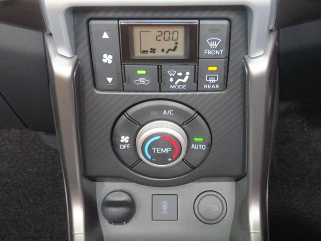 コペンセロ　　　　　届出済未使用車　オートエアコン　１年間無料保証運転席・助手席シートヒーター　キーフリー　ワンオーナーカー　元試乗車　プッシュスタート　定期点検記録簿　ＡＢＳ　ＬＥＤヘッドライト　コーナーセンサー　アイドリングストップ　パワーウィンドウ（三重県）の中古車