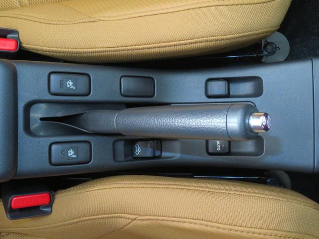 コペンセロ　　　　　届出済未使用車　オートエアコン　１年間無料保証運転席・助手席シートヒーター　キーフリー　ワンオーナーカー　元試乗車　プッシュスタート　定期点検記録簿　ＡＢＳ　ＬＥＤヘッドライト　コーナーセンサー　アイドリングストップ　パワーウィンドウ（三重県）の中古車