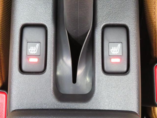 コペンセロ　　　　　届出済未使用車　オートエアコン　１年間無料保証運転席・助手席シートヒーター　キーフリー　ワンオーナーカー　元試乗車　プッシュスタート　定期点検記録簿　ＡＢＳ　ＬＥＤヘッドライト　コーナーセンサー　アイドリングストップ　パワーウィンドウ（三重県）の中古車