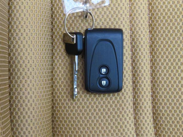 コペンセロ　　　　　届出済未使用車　オートエアコン　１年間無料保証運転席・助手席シートヒーター　キーフリー　ワンオーナーカー　元試乗車　プッシュスタート　定期点検記録簿　ＡＢＳ　ＬＥＤヘッドライト　コーナーセンサー　アイドリングストップ　パワーウィンドウ（三重県）の中古車