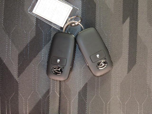 タフトＧターボ　ダーククロムベンチャー　キーフリー　１年間無料保証届出済未使用車　電動パーキングブレーキ　電動格納ミラー　誤発進抑制機能　Ｂｌｕｅｔｏｏｔｈ　シートヒーター　ワンオーナー　ＴＶ　純正９型ディスプレイオーディオ　パノラマカメラ　コーナーセンサー（三重県）の中古車