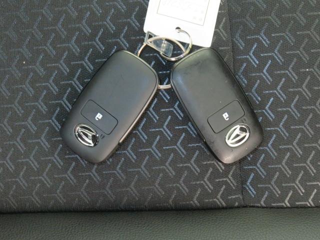 ロッキープレミアムG HEV バックカメラ 1年間無料保証電動パーキングブレーキ コーナーセンサー BT接続 Aストップ 電動格納式ドアミラー 地デジ 1オーナー 純正9型ディスプレイオーディオ 運転席・助手席シートヒーター キーフリー オートエアコン(三重県)の中古車