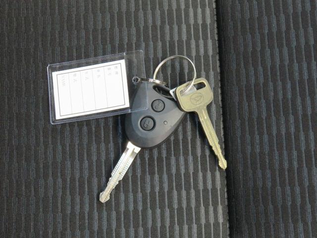 ハイゼットカーゴＤＸ　　　２ＷＤ　ＣＶＴ　マニュアルエアコン　１年間無料保証コーナーセンサー　アイドリングストップ　元試乗車　両側スライドドア　記録簿　ワンオーナー　キーレス　ハイビームアシスト　オートライト　パワーウィンドウ　レベリング　純正フロアマット（三重県）の中古車