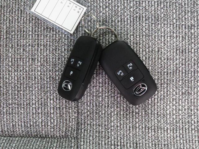 ムーヴキャンバスストライプスＧ　　届出済未使用車　キーフリー　１年間無料保証電動パーキングブレーキ　コーナーセンサー　電動格納ミラー　ＡＵＴＯライト　元試乗車　ＬＥＤヘットライト　Ｐスタート　レーンアシスト　パノラマカメラ　運転席・助手席シートヒーター　両側パワースライドドア（三重県）の中古車