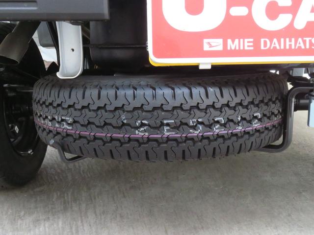 ハイゼットトラックスタンダード　４ＷＤ　５ＭＴ　荷台ゴムマット　１年間無料保証コーナーセンサー　アイドリングストップ　あゆみ板掛け　レベリング　純正フロアマット　ＡＭ／ＦＭラジオ　マニュアルエアコン　ワンオーナー車　整備記録簿　パワステ　車線逸脱警報　Ｗエアバック　オートライト（三重県）の中古車