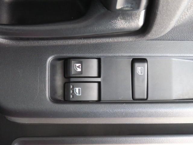 ハイゼットカーゴＤＸ　　　２ＷＤ　ＣＶＴ　マニュアルエアコン　１年間無料保証コーナーセンサー　アイドリングストップ　試乗車ＵＰ　整備記録簿　ワンオーナー　キーレスエントリー　パワーウィンドウ　純正フロアマット　ＡＭ／ＦＭラジオ　衝突回避支援ブレーキ　ペダル踏み間違い抑制（三重県）の中古車