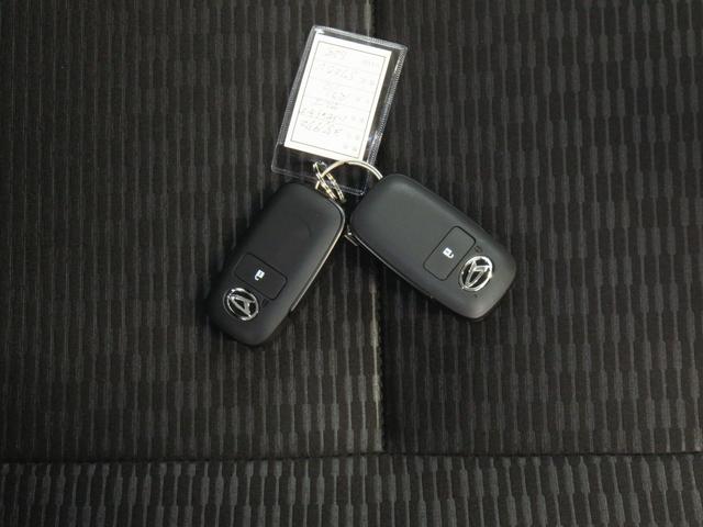 ハイゼットカーゴクルーズ　　　２ＷＤ　ＣＶＴ　届出済未使用車　１年間無料保証コーナーセンサー　アイドリングストップ　ワンオーナー車　点検記録簿　両側スライド　オートライト　マニュアルエアコン　キーフリー　パワーウィンドウ　レベリング　電動格納ミラー　衝突回避支援ブレーキ（三重県）の中古車