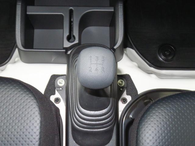 ハイゼットトラックスタンダード 4WD 5MT 届出済未使用車 1年間無料保証荷台ゴムマット レベリング キーフリー あゆみ板掛け パワーウィンドウ マニュアルエアコン 純正フロアマット AM/FMラジオ プッシュスタート 点検記録簿 コーナーセンサー 電動格納ミラー(三重県)の中古車