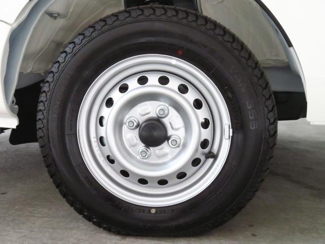 ハイゼットトラックスタンダード 4WD 5MT 届出済未使用車 1年間無料保証荷台ゴムマット レベリング キーフリー あゆみ板掛け パワーウィンドウ マニュアルエアコン 純正フロアマット AM/FMラジオ プッシュスタート 点検記録簿 コーナーセンサー 電動格納ミラー(三重県)の中古車