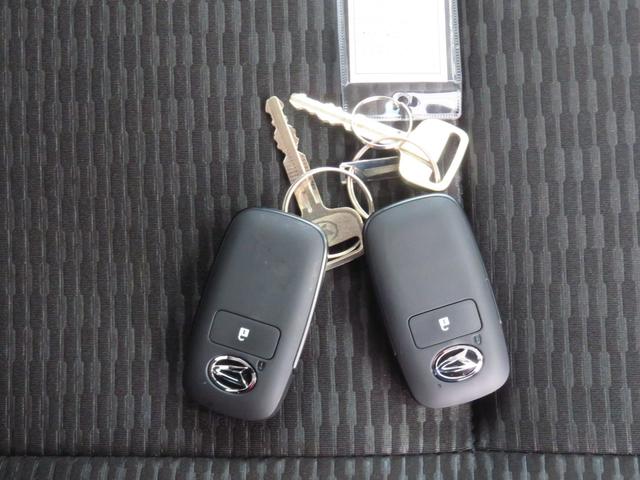 ハイゼットトラックジャンボエクストラ 2WD 届出済未使用車 1年間無料保証荷台作業照明 ゲートチェーン キーフリー あゆみ板掛け コーナーセンサー マニュアルエアコン 記録簿 Aストップ ワンオーナー 電動格納式ミラー パワーウィンドウ CVT 衝突回避支援ブレーキ(三重県)の中古車
