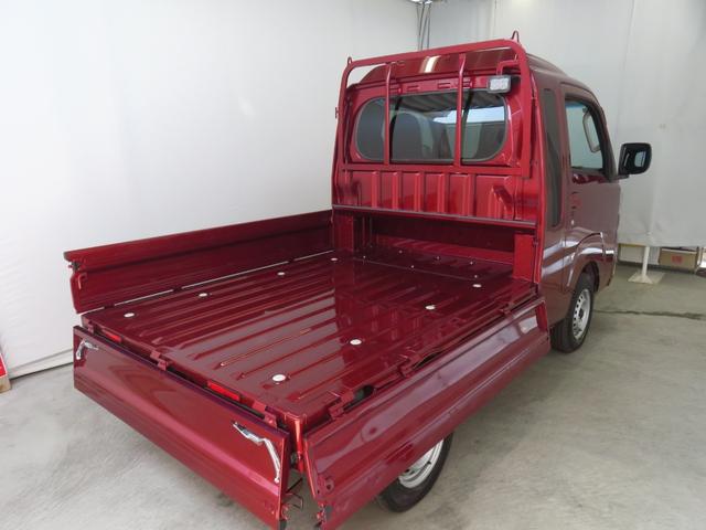 ハイゼットトラックジャンボエクストラ 2WD 届出済未使用車 1年間無料保証荷台作業照明 ゲートチェーン キーフリー あゆみ板掛け コーナーセンサー マニュアルエアコン 記録簿 Aストップ ワンオーナー 電動格納式ミラー パワーウィンドウ CVT 衝突回避支援ブレーキ(三重県)の中古車