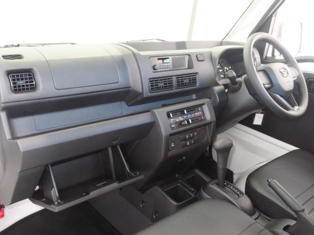 ハイゼットトラックスタンダード　２ＷＤ　ＣＶＴ　届出済未使用車　１年間無料保証荷台作業照明　ゲートチェーン　レベリング　ゲートプロテクター　あゆみ板掛け　コーナーセンサー　マニュアルエアコン　純正フロアマット　記録簿　パワステ　ワンオーナー　オートライト　ＡＭ／ＦＭラジオ（三重県）の中古車