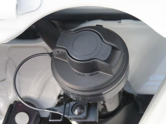 ハイゼットトラックスタンダード　２ＷＤ　ＣＶＴ　届出済未使用車　１年間無料保証荷台作業照明　ゲートチェーン　レベリング　ゲートプロテクター　あゆみ板掛け　コーナーセンサー　マニュアルエアコン　純正フロアマット　記録簿　パワステ　ワンオーナー　オートライト　ＡＭ／ＦＭラジオ（三重県）の中古車