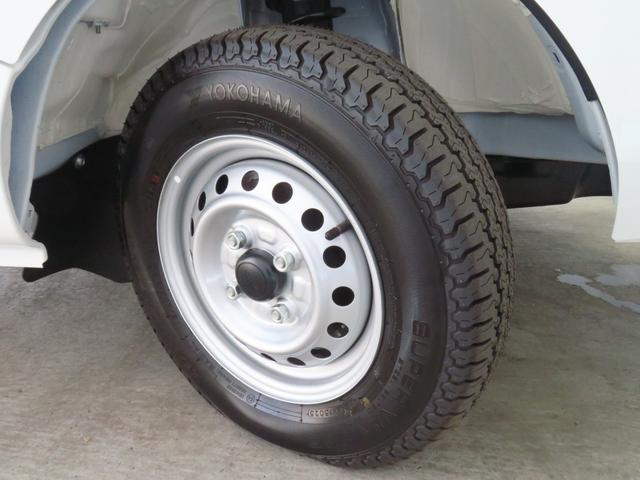 ハイゼットトラックスタンダード　２ＷＤ　ＣＶＴ　届出済未使用車　１年間無料保証荷台作業照明　ゲートチェーン　レベリング　ゲートプロテクター　あゆみ板掛け　コーナーセンサー　マニュアルエアコン　純正フロアマット　記録簿　パワステ　ワンオーナー　オートライト　ＡＭ／ＦＭラジオ（三重県）の中古車