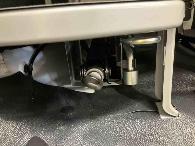 ハイゼットカーゴデラックスＡＭ／ＦＭラジオ　マニュアルエアコン　キーレスエントリー　パワーウィンドウ　コーナーセンサー　オートライト　オートハイビーム　ハロゲンヘッドランプ　スマートアシスト　フロアマット　スクエアボディ（三重県）の中古車
