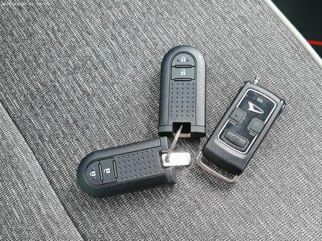 ミラトコットＧ　リミテッド　ＳＡIII４ＷＤ　ＬＥＤヘッドライト　オートライト　オートエアコン　キーフリーシステム　ＣＤ／ＵＳＢ／ＢＴオーディオ　リモコンエンジンスターター　運転席助手席シートヒーター　アイドリングストップ（北海道）の中古車