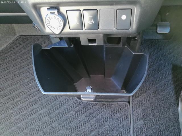 トールＧ４ＷＤ　両側パワースライドドア　夏冬タイヤ　ダイハツ純正ナビ　パノラマモニター　リモコンエンジンスターター　ＬＥＤヘッドライト　オートライト　後席テーブル　シートヒーター　前後コーナーセンサー（北海道）の中古車