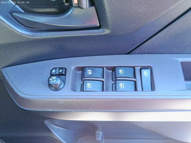 トールＧ４ＷＤ　両側パワースライドドア　夏冬タイヤ　ダイハツ純正ナビ　パノラマモニター　リモコンエンジンスターター　ＬＥＤヘッドライト　オートライト　後席テーブル　シートヒーター　前後コーナーセンサー（北海道）の中古車