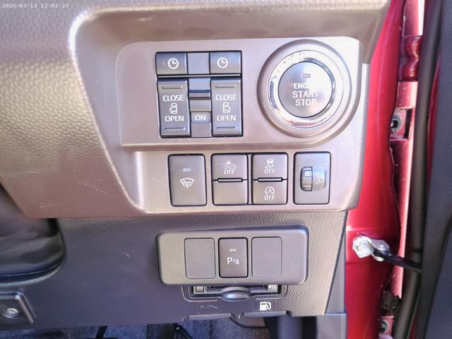 トールＧ４ＷＤ　両側パワースライドドア　夏冬タイヤ　ダイハツ純正ナビ　パノラマモニター　リモコンエンジンスターター　ＬＥＤヘッドライト　オートライト　後席テーブル　シートヒーター　前後コーナーセンサー（北海道）の中古車