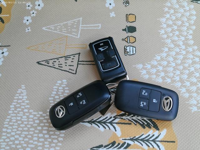 トールＧ４ＷＤ　両側パワースライドドア　夏冬タイヤ　ダイハツ純正ナビ　パノラマモニター　リモコンエンジンスターター　ＬＥＤヘッドライト　オートライト　後席テーブル　シートヒーター　前後コーナーセンサー（北海道）の中古車