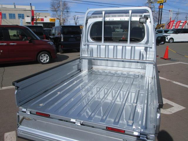 ハイゼットトラックジャンボエクストラパートタイム４ＷＤ　５速マニュアルシフト　キーフリーシステム　ＣＤチューナー　前後コーナーセンサー　メッキフロントガーニッシュ　ＬＥＤヘッドライト　オートライト　アイドリングストップ（北海道）の中古車