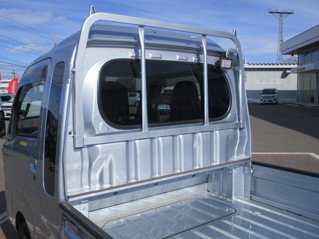 ハイゼットトラックジャンボエクストラパートタイム４ＷＤ　５速マニュアルシフト　キーフリーシステム　ＣＤチューナー　前後コーナーセンサー　メッキフロントガーニッシュ　ＬＥＤヘッドライト　オートライト　アイドリングストップ（北海道）の中古車