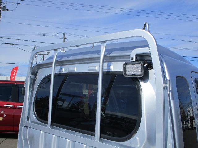 ハイゼットトラックジャンボエクストラパートタイム４ＷＤ　５速マニュアルシフト　キーフリーシステム　ＣＤチューナー　前後コーナーセンサー　メッキフロントガーニッシュ　ＬＥＤヘッドライト　オートライト　アイドリングストップ（北海道）の中古車