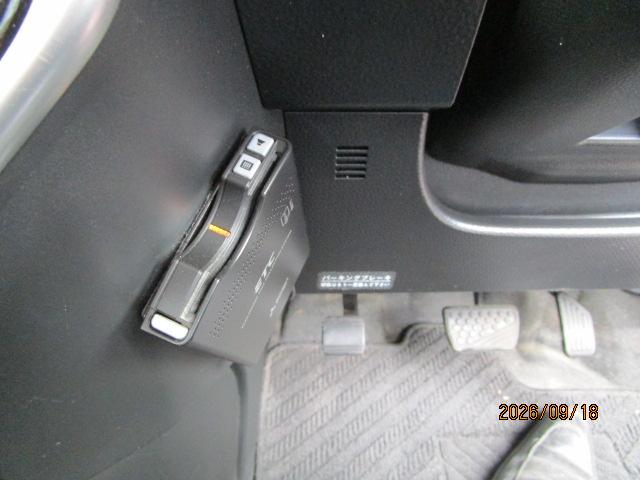 ルーミーカスタムG4WD 両側パワースライドドア 夏冬タイヤ トヨタ純正ナビ バックモニター ETC車載器 運転席助手席シートヒーター オートエアコン キーフリーシステム アイドリングストップ VSC(横滑り抑制機能)(北海道)の中古車