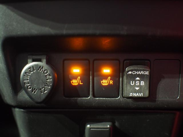トールカスタムＧ　ＳＡIII４ＷＤ　スマートアシスト　両側電動スライドドア　ＬＥＤヘッドライト　オートライト　オートエアコン　ダイハツ純正ナビ　バックモニター　運転席助手席シートヒーター　アイドリングストップ（北海道）の中古車