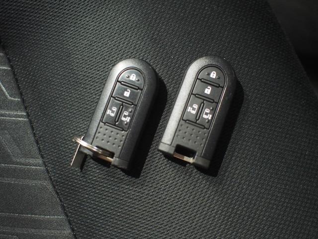 トールカスタムＧ　ＳＡIII４ＷＤ　スマートアシスト　両側電動スライドドア　ＬＥＤヘッドライト　オートライト　オートエアコン　ダイハツ純正ナビ　バックモニター　運転席助手席シートヒーター　アイドリングストップ（北海道）の中古車