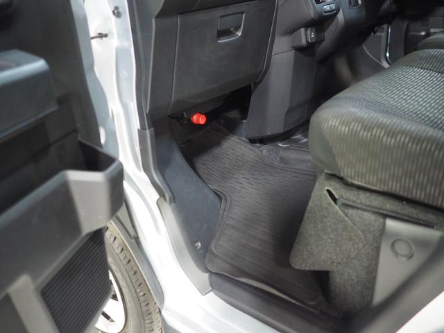 ハイゼットカーゴクルーズパートタイム４ＷＤ　スマートアシスト　夏冬タイヤ　ＬＥＤヘッドライト　オートライト　ＡＭ／ＦＭラジオ　キーフリーシステム　電動格納ドアミラー　アイドリングストップ　ＶＳＣ（横滑り抑制機能）（北海道）の中古車
