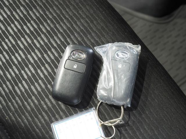 ハイゼットカーゴクルーズパートタイム４ＷＤ　スマートアシスト　夏冬タイヤ　ＬＥＤヘッドライト　オートライト　ＡＭ／ＦＭラジオ　キーフリーシステム　電動格納ドアミラー　アイドリングストップ　ＶＳＣ（横滑り抑制機能）（北海道）の中古車