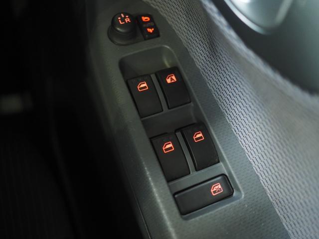 ムーヴカスタム　Ｘ４ＷＤ　ＬＥＤヘッドライト　オートライト　ダイハツ純正ナビ　バックモニター　オートエアコン　リモコンエンジンスターター　夏冬タイヤ　キーフリーシステム　アイドリングストップ　ＶＳＣ（横滑り抑制機能）（北海道）の中古車