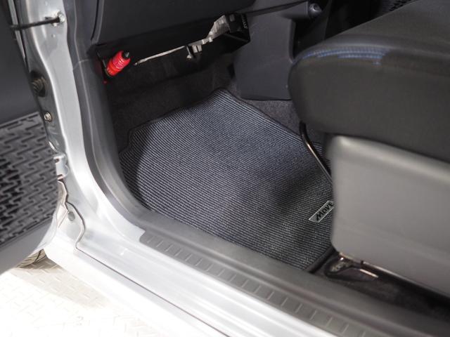 ムーヴカスタム　Ｘ４ＷＤ　ＬＥＤヘッドライト　オートライト　ダイハツ純正ナビ　バックモニター　オートエアコン　リモコンエンジンスターター　夏冬タイヤ　キーフリーシステム　アイドリングストップ　ＶＳＣ（横滑り抑制機能）（北海道）の中古車