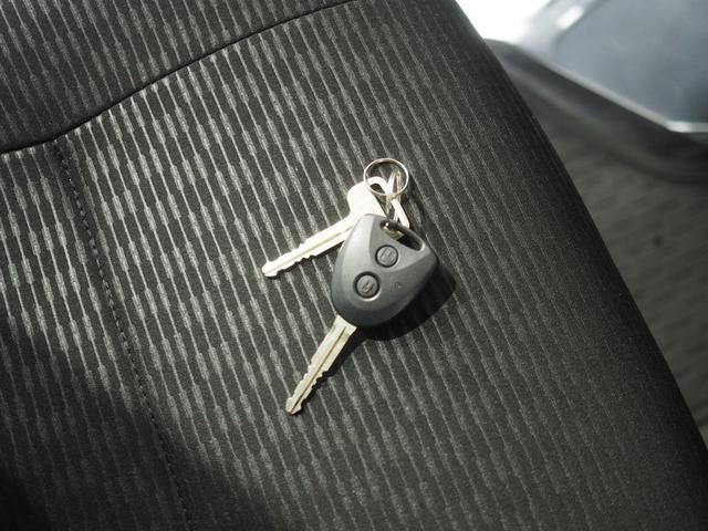 ハイゼットカーゴＤＸパートタイム４ＷＤ　ＣＶＴ　スマートアシスト　両側スライドドア　キーレスエントリー　ＡＭ／ＦＭラジオ　オートライト　エアコン　アイドリングストップ　ＶＳＣ（横滑り抑制機能）（北海道）の中古車