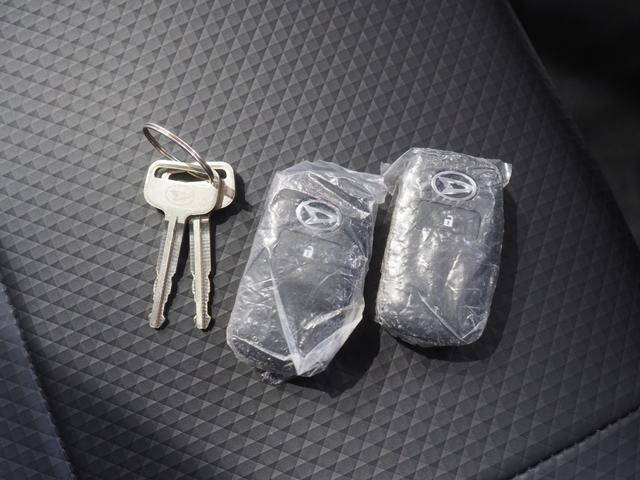 ハイゼットトラックジャンボスタンダードパートタイム４ＷＤ　ＣＶＴ　キーフリーシステム　パワーウィンドウ　電動格納ドアミラー　オーディオレス　前後コーナーセンサー　アイドリングストップ　スマートアシスト　ＶＳＣ（横滑り抑制機能）（北海道）の中古車