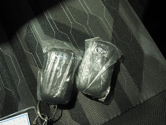 タフトＧターボ　ダーククロムベンチャー４ＷＤ　ガラスルーフ　ＬＥＤヘッドライト　オートライト　スマホ連携ディスプレイオーディオ　バックモニター　シートヒーター　キーフリーシステム　電動パーキングブレーキ　アイドリングストップ（北海道）の中古車