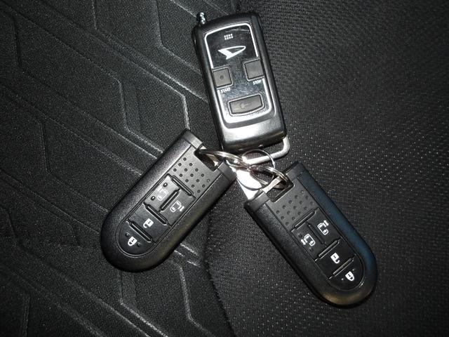 トールカスタムG リミテッドII SAIII4WD 両側パワースライドドア 夏冬タイヤ スマートアシスト LEDヘッドライト オートライト ダイハツ純正ナビ ドライブレコーダー リモコンエンジンスターター クルーズコントロール シートヒーター(北海道)の中古車