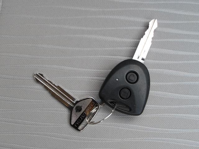 ミライースＬ　ＳＡIII４ＷＤ　夏冬タイヤ　ＣＤチューナー　前後コーナーセンサー　デジタルメーター　キーレスエントリー　オートライト　オートハイビーム　アイドリングストップ　ＶＳＣ（横滑り抑制機能）（北海道）の中古車