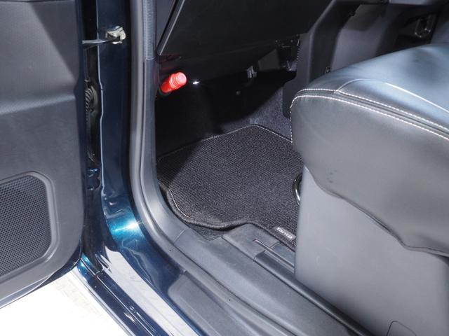 タントカスタムＲＳスタイルセレクション４ＷＤ　両側パワースライドドア　ダイハツ純正ナビ　バックモニター　後席フリップダウンモニター　リモコンエンジンスターター　クルーズコントロール　ＥＴＣ車載器　シートヒーター　後席テーブル（北海道）の中古車