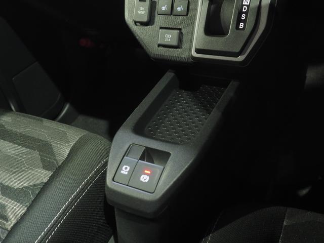 タフトＧ　ダーククロムベンチャー４ＷＤ　ブラックガーニッシュ（フロント／リヤ）　ブロックタイヤ＆アルミホイール　ＬＥＤヘッドライト　オートライト　オートエアコン　オーディオレス　シートヒーター　コーナーセンサー　アイドリングストップ（北海道）の中古車