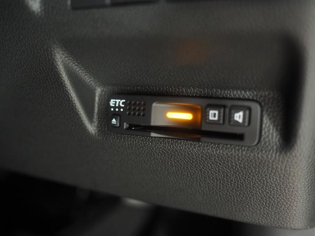 フリード＋ハイブリッドハイブリッド・クロスターホンダセンシング４ＷＤ　夏冬タイヤ　両側パワースライドドア　ホンダ純正ナビ　バックモニター　ドライブレコーダー　ＥＴＣ車載器　運転席助手席シートヒーター　オートエアコン　クルーズコントロール　ＬＥＤヘッドライト（北海道）の中古車