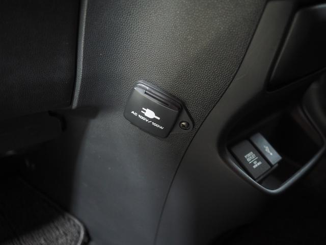 フリード＋ハイブリッドハイブリッド・クロスターホンダセンシング４ＷＤ　夏冬タイヤ　両側パワースライドドア　ホンダ純正ナビ　バックモニター　ドライブレコーダー　ＥＴＣ車載器　運転席助手席シートヒーター　オートエアコン　クルーズコントロール　ＬＥＤヘッドライト（北海道）の中古車