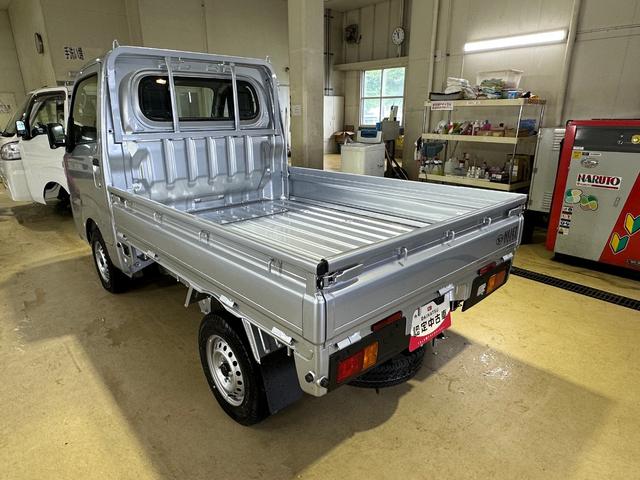 ハイゼットトラックスタンダードパートタイム４ＷＤ　荷台三方開　エアコン　フロアシフトＣＶＴ　ＡＭ／ＦＭラジオ　前後コーナーセンサー　アイドリングストップ　ＶＳＣ（横滑り抑制機能）（北海道）の中古車