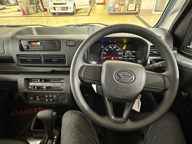 ハイゼットトラックスタンダードパートタイム４ＷＤ　荷台三方開　エアコン　フロアシフトＣＶＴ　ＡＭ／ＦＭラジオ　前後コーナーセンサー　アイドリングストップ　ＶＳＣ（横滑り抑制機能）（北海道）の中古車