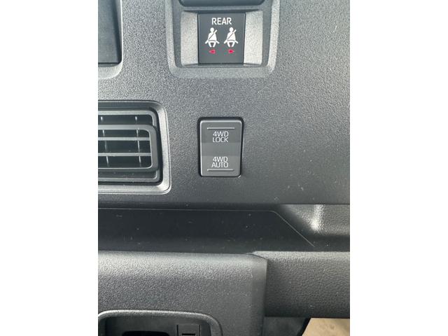 ハイゼットカーゴDX4WD 両側スライドドア スモークガラス(スライドドア/荷室) インパネシフトCVT AM/FMラジオ パワーウィンドウ(前席) 前後コーナーセンサー アイドリングストップ VSC(横滑り抑制機能)(北海道)の中古車